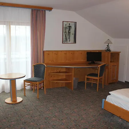 Alpenhotel Widderstein فندق ميتلبرغ